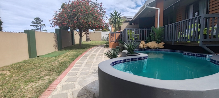 3 Bedroom Property for Sale in Heiderand Western Cape